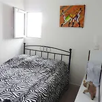 דירה En Rez-de-jardin Proche Avec Terrasse Et Confort Moderne - Fr-1-387-54 *