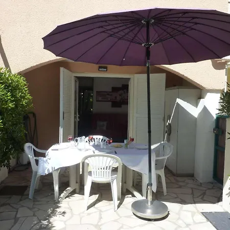 Apartment En Rez-de-jardin Proche Avec Terrasse Et Confort Moderne - Fr-1-387-54 *