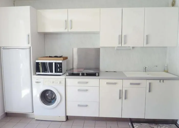 Appartement En Rez-de-jardin Proche Avec Terrasse Et Confort Moderne - Fr-1-387-54 Marseillan (Herault)