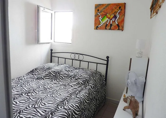 Appartement En Rez-de-jardin Proche Avec Terrasse Et Confort Moderne - Fr-1-387-54 *
