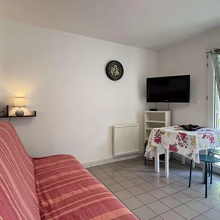 Appartement En Rez-de-jardin Proche Avec Terrasse Et Confort Moderne - Fr-1-387-54
