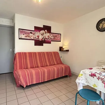 Appartement En Rez-de-jardin Proche Avec Terrasse Et Confort Moderne - Fr-1-387-54 *