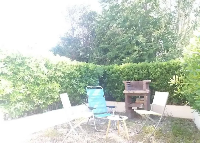 Apartment En Rez-de-jardin Proche Avec Terrasse Et Confort Moderne - Fr-1-387-54 *